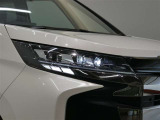 LEDヘッドライトです。デザイン性がよくとても明るいので、夜間の走行や悪天候でも安心です。しかも長寿命!