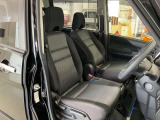 運転しやすいポジション、視界もバッチリ! ハンドルハンドル&シートヒーター付き