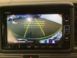 リアカメラ装備、運転に自信のない方でも安心して車庫入れができるリバース連動リアカメラが装着されています。狭い駐車場はもちろん、雨の日や夜間でもストレスなく運転していただけます。