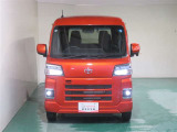 明度の高いLEDヘッドライトで、夜間の運転も安心です。