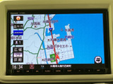 見やすい地図表示で、目的地までスムーズに案内してくれます。渋滞情報もリアルタイムで確認できるので、安心です。