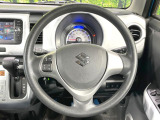 インテリアに合わせたデザインのステアリングは、運転される方のことも考え、運転しやすい形状、大きさです。是非一度、実際に触ってお確かめください。