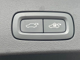 【パワーバックドア】スマートキーや運転席のボタンを押すだけでリアゲートが自動で開閉します!荷物を持っている時や、高い位置にあるバックドアを閉める際に便利な機能です。