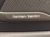 ●harman/kardonサウンドシステム:オーディオ専門メーカーが手掛けるプレミアムスピーカーを装備。多数のスピーカーから、音の粒立ちまで分かる高品質な音楽をお楽しみいただけます。