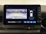 ■バックモニター搭載! バック時目視しにくいクルマの周囲をカメラで映し出し、安全・安心駐車をサポートします。バックの苦手な方も後ろがハッキリ見えるので安心です