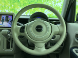 握りやすいステアリングが、運転の操作性を高めます。手にフィットする形状で、長時間のドライブでも疲れにくいでしょう。快適な運転体験を約束します。