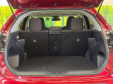 普段のお買い物や通勤、送迎等に十分な荷室スペースを確保しております。セカンドシートを倒すと、大きな荷物の積載も可能です♪