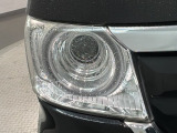 LEDヘッドライトは、点灯の瞬間から最大光量を発揮し、突然暗くなるトンネルなどでの安定感を高めます。