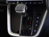 電動パーキングブレーキ・ブレーキホールドを装備してます。ホールド機能は信号待ちが多い一般道で疲労軽減になり、大好評です!