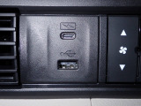USBつなげられます♪充電などお役にたちますよ!!