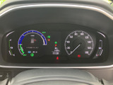 重要な情報を一目で確認できるメーター。視認性に優れたデザインで、安全運転をサポートします。運転に集中できる環境です。