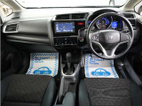 運転にかかわる様々な操作を安全に行えるように視点移動が少なく、操作性に配慮されたスイッチ類が凝縮されたコクピットです。