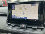 純正ナビを装備。タッチパネル式で使いやすく、お出かけもラクラクです。