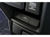 スマートフォンなどの音楽再生が可能なUSB接続ジャック装備車両です♪♪♪