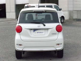 明るく広々、落ち着いた店内では、中古車のご検討・ご購入のほか、携帯電話(au)の購入等、様々なご相談に幅広く応えていきます♪