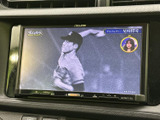 停車中にTVの視聴が可能です。休憩時間や待ち時間に、番組を楽しめます。快適な車内時間を過ごせる便利な機能です。