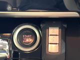【インテリジェントキー】カバンやポケットに入れたままでもドアの施錠・解錠が可能なスマートキーを装備。エンジンのオン・オフ時もカギを取り出す必要が無いからとっても便利です♪