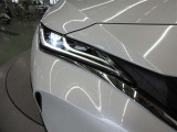 LEDの配光範囲を細やかに制御し、先行車や対向車に光が当たる部分だけを自動的に遮光するアダプティブハイビームシステム