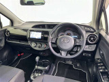 運転席まわりです。 各操作スイッチは使いやすい位置に配置されてます。
