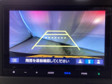 バックでの車庫入れも安心です! リアカメラが付いているバックモニター付のナビを装備しております。操作線もついており距離感も画面から確認できます。