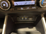 ドライビング時、お好みで様々な調整ができます!冬の寒い朝も安心!運転席助手席シートヒータも装備!