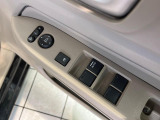 【電動格納ミラー】サイドミラーは電動格納式となっており、狭い駐車場でもキズがつくリスクを抑えられます。