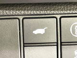 【パワーバックドア】スマートキーや運転席のボタンを押すだけでリアゲートが自動で開閉します!荷物を持っている時や、高い位置にあるバックドアを閉める際に便利な機能です♪