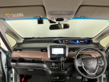 【前方視界】開放的な前方視界!運転がしやすく疲れにくいです♪窓が大きく、見通しがとっても良いおクルマですよ♪