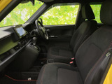 運転席周りはシンプルで使いやすく、操作性も抜群。運転に集中できる環境が整っています。