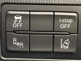 【ブラインドスポットモニタリング】走行中、ドアミラーの死角になりやすい箇所に後続車が接近するとサイドミラー付近に警告を表示、ドライバーに注意喚起をしてくれます。