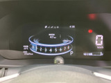 視認性の高いメーターで運転状況を分かりやすく把握でき、洗練されたデザインが快適な運転空間を演出します。