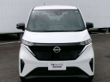 衝突軽減ブレーキ、車線逸脱警報、フロント&バックソナー、踏み間違い防止アシスト。安全装備充実。