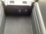 センターコンソールBOX内にUSB端子2個&HDMI端子1個 ミュージックプレーヤー接続でお気に入りの音楽を楽しむことが出来ます♪