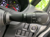 操作しやすいウインカーレバーで、安全な車線変更をサポート。確かな操作感で、スムーズな運転をアシストします。視認性も高く安心です。