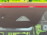 【i-ACTIVESENSE】走行中に前方の車両等を認識し、衝突しそうな時は警報とブレーキで衝突回避と被害軽減をアシスト。より安全にドライブをお楽しみいただけます。