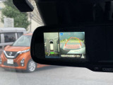 バックミラーにもアラウンドビューモニターの映像が映せます