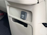 12V電源ソケットを設置しています。周辺機器の充電にご利用いただけます。