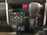 オートエアコン♪お好みの温度に設定するだけで車内を快適空間にしてくれますよ♪
