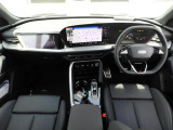 安全で快適な運転をサポートするアウディバーチャルコックピット。多機能でありながら優れた操作性で、シンプルで美しいインテリアデザインに溶け込んでいます。