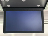 【フリップダウンモニター】大画面モニターで後席でもエンタメをお楽しみいただけます。小さなお子様にも大人気の装備です♪