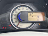 視認性の高いメーター類は、運転に必要な情報を的確にドライバーへ伝えます。運転に集中できる、シンプルで分かりやすいデザインです。