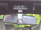 【シティブレーキアクティブシステム】低速走行中に前方の車両等を認識し、衝突しそうな時は警報とブレーキで衝突回避と被害軽減をアシスト。より安全にドライブをお楽しみいただけます。