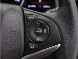 ◆アダプティブクルーズコントロール◆予め設定した車速内でクルマが自動的に加減速。前走車との適切な車間距離を維持しながら追従走行します。【LKAS】車線維持支援システムでステアリング操作を支援。