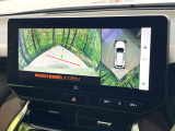 【パノラミックビューモニター】専用のカメラにより、上から見下ろしたような視点で360度クルマの周囲を確認することができます☆死角部分も確認しやすく、狭い場所での切り返しや駐車もスムーズに行えます。