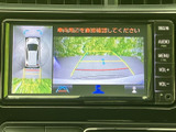 狭い場所でも安心。後方の状況を画面で確認できるので、安全な駐車をサポートします。視認性の高いガイドラインも便利です。