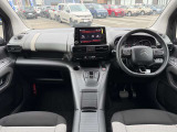 フランス車ならではのオシャレな内装がオススメです!