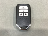 スマートキー付きですからドアロックの開閉およびエンジンスタートが楽々です。電動スライドドアの開け閉めもボタンで操作できます。
