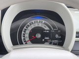 見やすいメーターパネルは、運転に必要な情報を的確に表示。運転状況を常に把握でき、安全運転をサポートします。