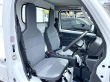 運転席シート廻りは使用感も少なく、良好な状態となっています。前オーナー様が丁寧に使っていたことがよくわかりますね。