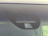 【シティブレーキアクティブシステム】低速走行中に前方の車両等を認識し、衝突しそうな時は警報とブレーキで衝突回避と被害軽減をアシスト。より安全にドライブをお楽しみいただけます。